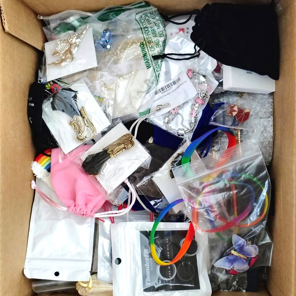 150 Pieces Fashion Jewelry Mix Assortment Box Lot New Necklace Earring Bracelet